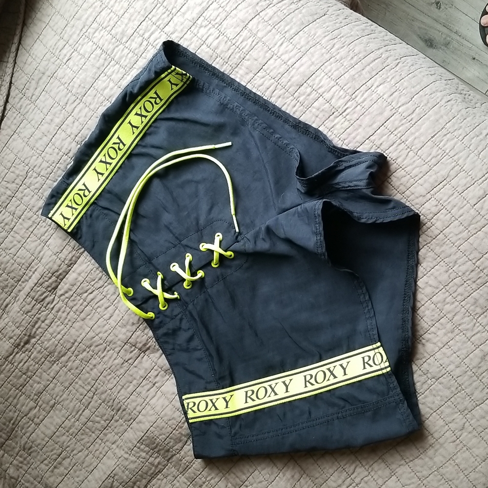 EUC Roxy Board shorts black lace up front size medium